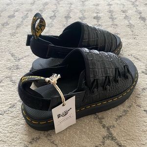 DR MARTENS SUICOKE DM AURA